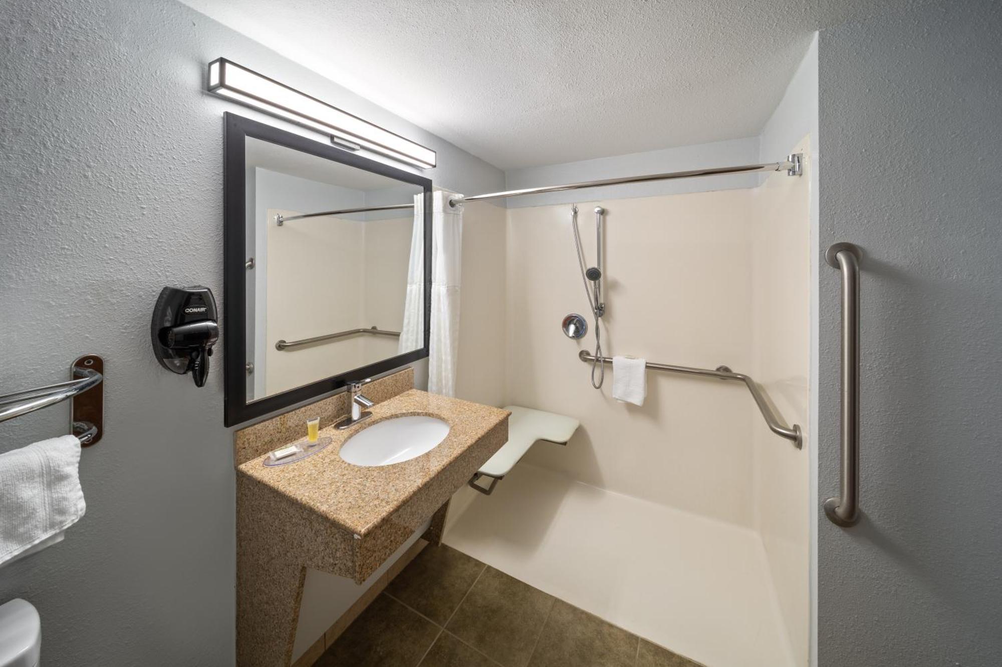 ホテル Super 8 By Wyndham Alexandria La エクステリア 写真